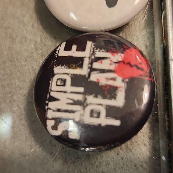 Set of 3 vintage pins - Picture 2 of 6